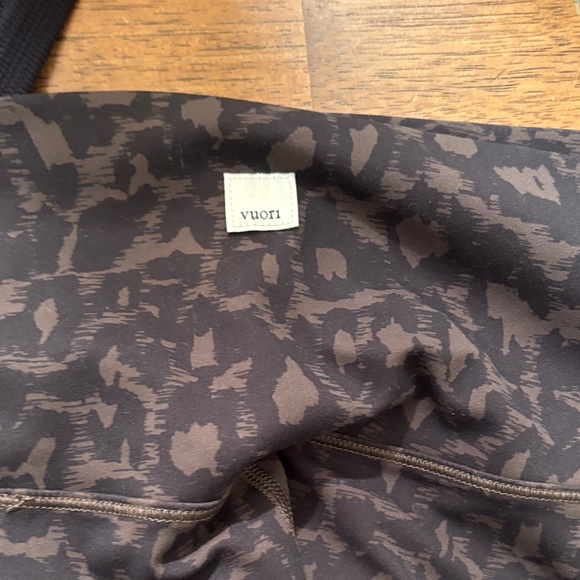 Vuori Cream and Black Tank Tops with Patterned leopard Leggings - Picture 2 of 7